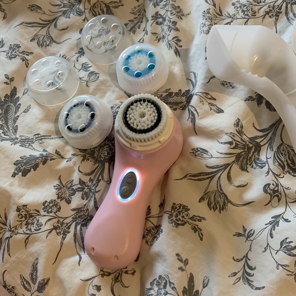 Clarisonic Mia 2 in perfect working condition. - Picture 3 of 3